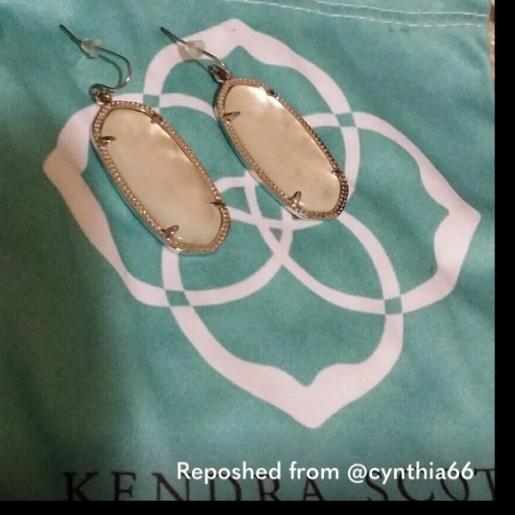 Auth Kendra Scott Mother Of Pearl Elle Earrings - Picture 1 of 4